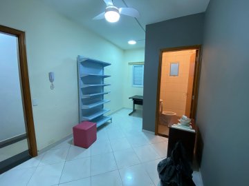Sala comercial localizada no Bairro Santa Paula, em S�o Caetano Do Sul.