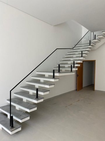 Sal�o Comercial localizada no Bairro Vila Bastos, em Santo Andr�.