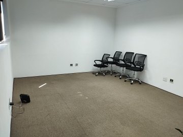 Sala comercial localizada no Bairro Vila Guiomar, em Santo Andr�.-