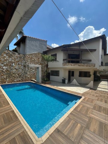 Sobrado com 4 dormit�rios localizado no Bairro Jardim Santo Andr�, em Santo Andr�.-