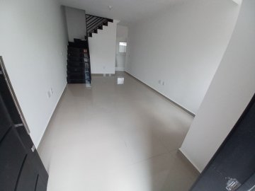 Sobrado com 2 dormit�rios localizado no Bairro Jardim Patente, em S�o Paulo.-