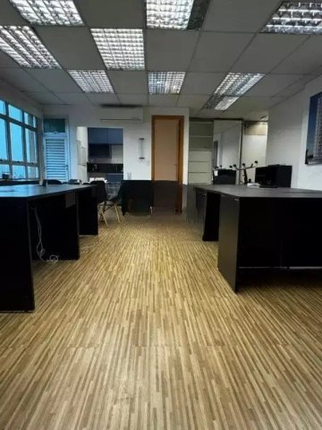 Sala comercial localizada no Bairro Centro, em S�o Caetano Do Sul.