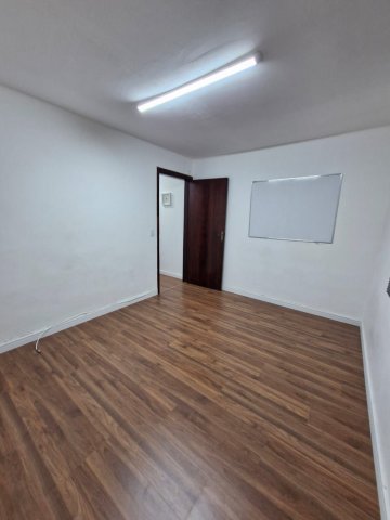 Sala comercial localizada no Bairro Cer�mica, em S�o Caetano Do Sul.