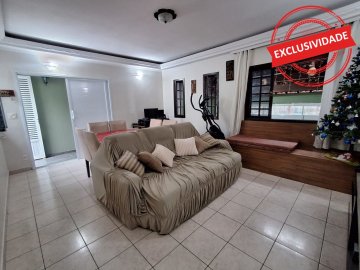 Casa com 3 su�tes localizado no Bairro Ol�mpico, em S�o Caetano Do Sul.