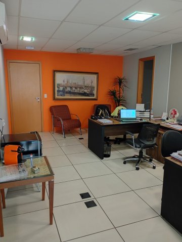 Sala comercial localizada no Bairro Centro, em S�o Caetano Do Sul.