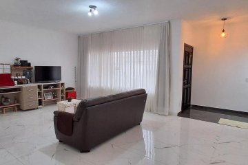 Casa com 3 su�tes localizado no Bairro Santa Paula, em S�o Caetano Do Sul.