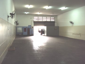 Sal�o comercial localizado no Bairro Funda��o, em S�o Caetano Do Sul.