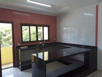 Sobrado com 3 su�tes localizado no Bairro Cer�mica, em S�o Caetano Do Sul.