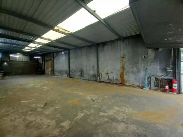 Galp�o Comercial localizada no Bairro Cer�mica, em S�o Caetano Do Sul.