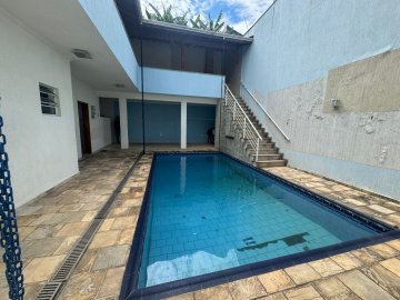 Sobrado com 5 su�tes localizado no Bairro Osvaldo Cruz, em S�o Caetano Do Sul.-