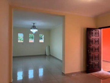Casa com 3 dormit�rios localizado no Bairro Jardim S�o Caetano, em S�o Caetano Do Sul.