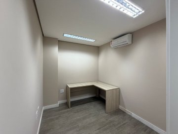 Sala comercial localizada no Bairro Santa Paula, em S�o Caetano Do Sul.