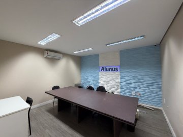 Sala comercial localizada no Bairro Santa Paula, em S�o Caetano Do Sul.