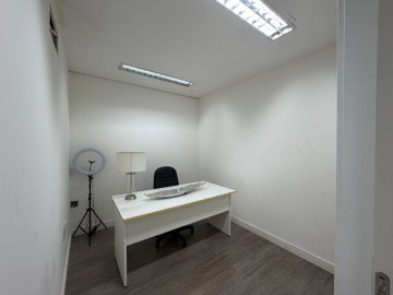 Sala comercial localizada no Bairro Santa Paula, em S�o Caetano Do Sul.