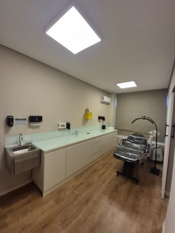 Sala comercial localizada no Bairro Centro, em S�o Caetano Do Sul.