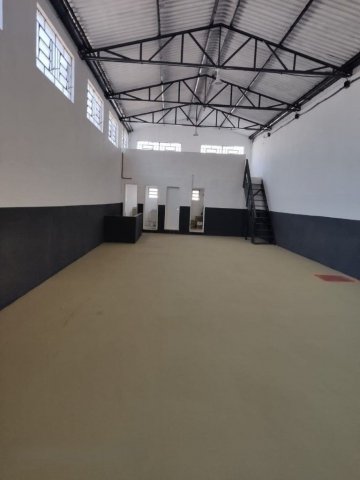 Galp�o Comercial localizada no Bairro Vila Santa Luzia, em S�o Bernardo do Campo.