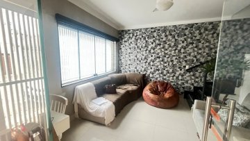 Sobrado com 3 dormit�rios localizado no Bairro Santa Paula, em S�o Caetano Do Sul.