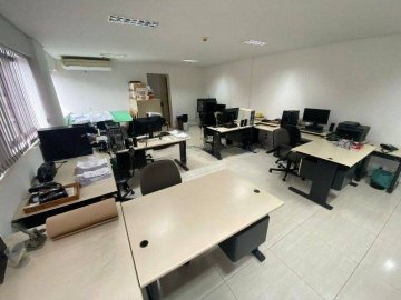 Sala comercial localizada no Bairro Santo Ant�nio, em S�o Caetano Do Sul.