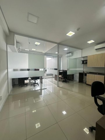 Sala comercial localizada no Bairro Cer�mica, em S�o Caetano Do Sul.
