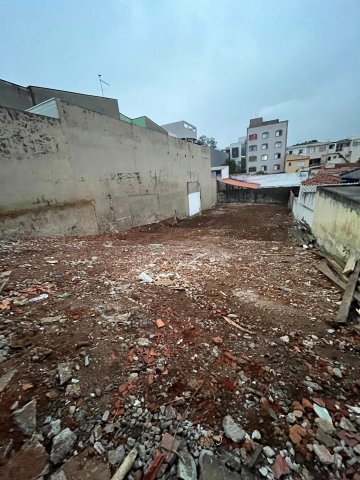 Terreno localizada no Bairro Osvaldo Cruz, em S�o Caetano Do Sul.