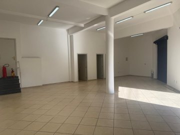 Sal�o Comercial localizada no Bairro Santa Maria, em S�o Caetano Do Sul.