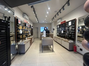 Sal�o Comercial localizada no Bairro Ol�mpico, em S�o Caetano Do Sul.