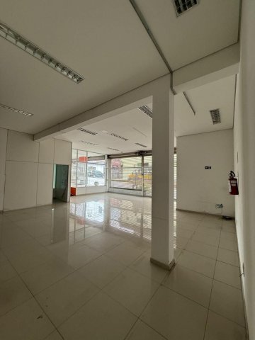 Sal�o Comercial localizada no Bairro Osvaldo Cruz, em S�o Caetano Do Sul.