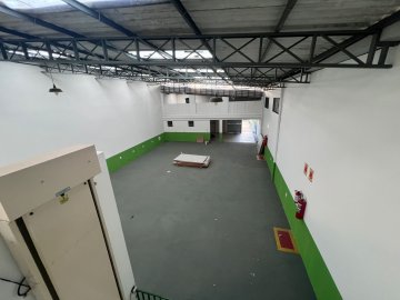 Galp�o Comercial localizado no Bairro Osvaldo Cruz, em S�o Caetano Do Sul.
