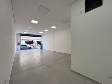 Sal�o Comercial localizada no Bairro Santo Ant�nio, em S�o Caetano Do Sul.