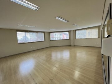 Sala comercial localizada no Bairro Barcelona, em S�o Caetano Do Sul.