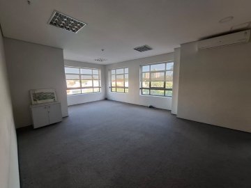 Sala comercial localizada no Bairro Barcelona, em S�o Caetano Do Sul.