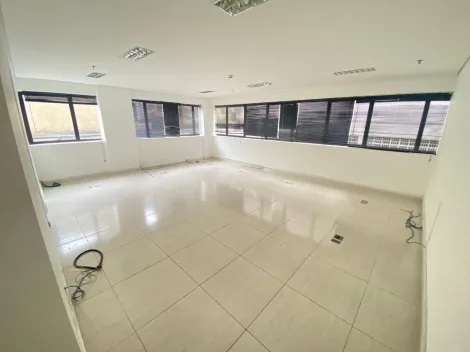 Sala comercial localizada no Bairro Santo Ant�nio, em S�o Caetano Do Sul.