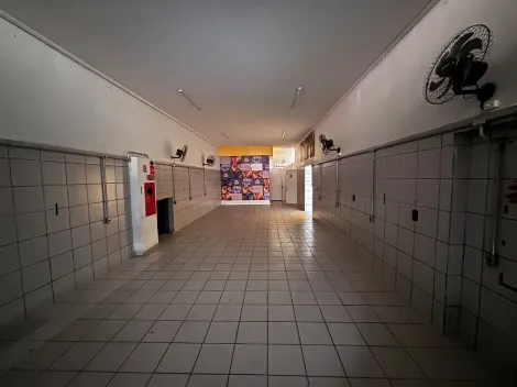 Sal�o Comercial localizado no Bairro Santo Ant�nio, em S�o Caetano Do Sul.