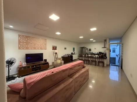 Casa com 3 dormit�rios localizado no Bairro Cer�mica, em S�o Caetano Do Sul.