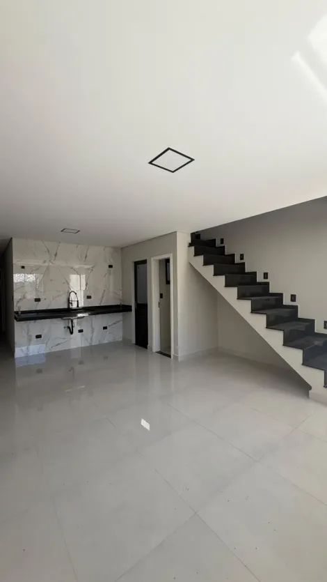 Sobrado com 3 su�tes localizado no Bairro Lucinda, em Santo Andr�.