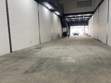Galp�o Comercial localizado no Bairro Cer�mica, em S�o Caetano Do Sul.