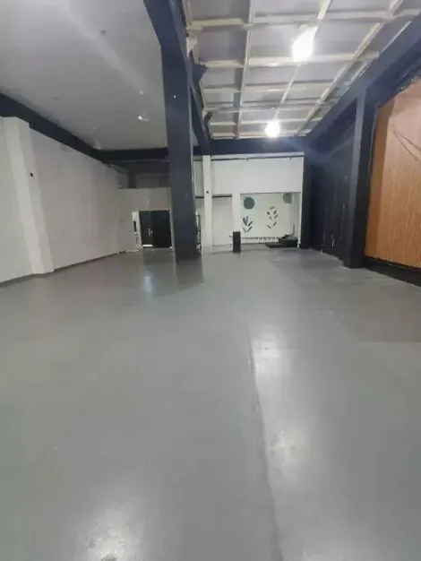 Galp�o Comercial localizado no Bairro Funda��o, em S�o Caetano Do Sul.