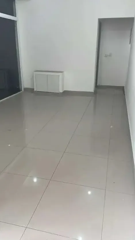 Sal�o Comercial localizado no Bairro Santo Ant�nio, em S�o Caetano Do Sul.