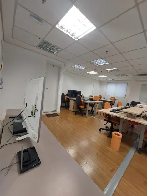 Sala comercial localizada no Bairro Centro, em S�o Caetano Do Sul.