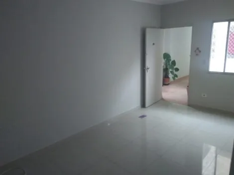 Com 2 dormit�rios, sala, cozinha , banheiro social, �rea de servi�o e 1 vaga de garagem