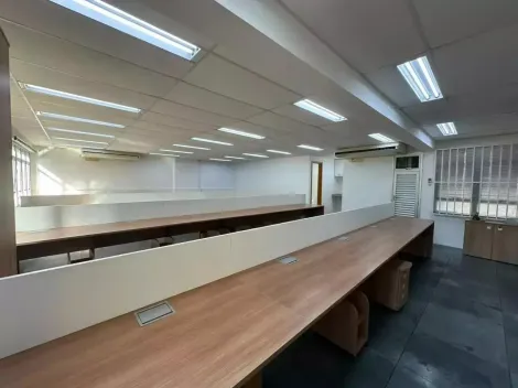 Sala comercial localizada no Bairro Centro, em S�o Caetano Do Sul.