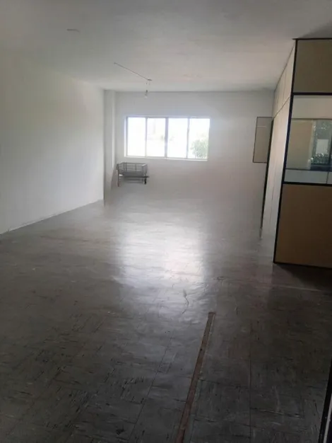 Sala comercial localizada no Bairro Santo Ant�nio, em S�o Caetano Do Sul.