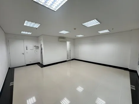 Sala comercial localizada no Bairro Centro, em S�o Caetano Do Sul.