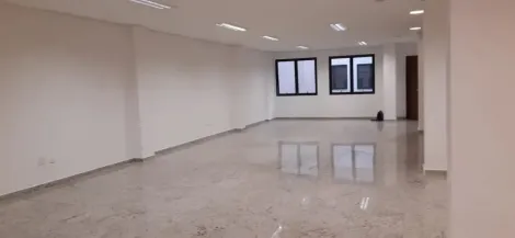 Sala comercial localizada no Bairro Osvaldo Cruz, em S�o Caetano Do Sul.