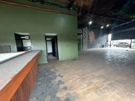 Sal�o Comercial localizado no Bairro Santo Ant�nio, em S�o Caetano Do Sul.