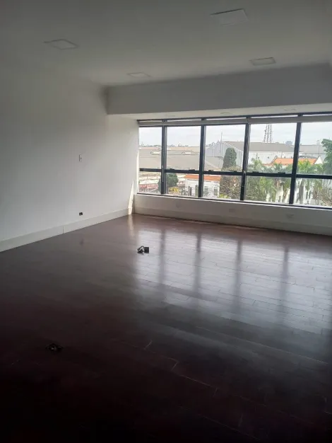 Sala comercial localizada no Bairro Santa Paula, em S�o Caetano Do Sul.