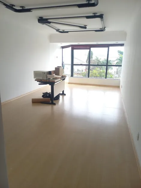 Sala comercial localizada no Bairro Santa Paula, em S�o Caetano Do Sul.