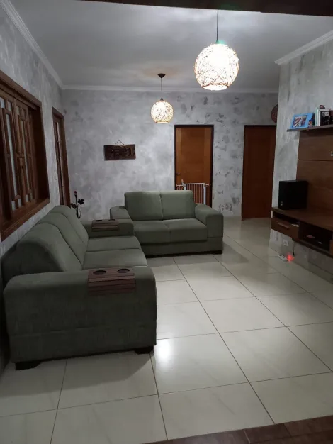 Casa com 3 dormit�rios localizada em Atibaia