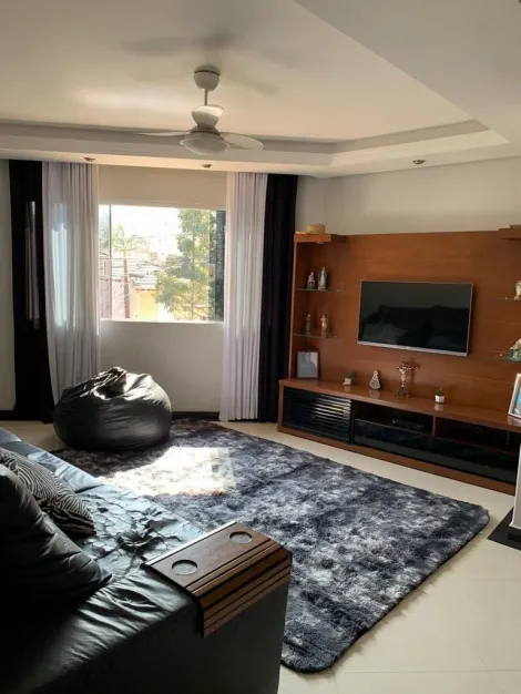 Lindo Sobrado no Bairro Cer�mica