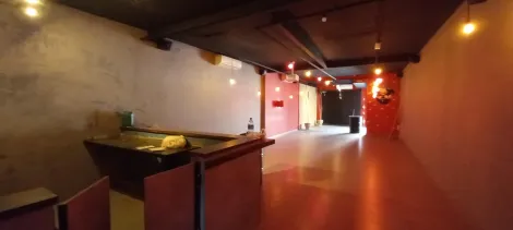 Sal�o Comercial no Bairro Santo Ant�nio com uma casa nos fundos